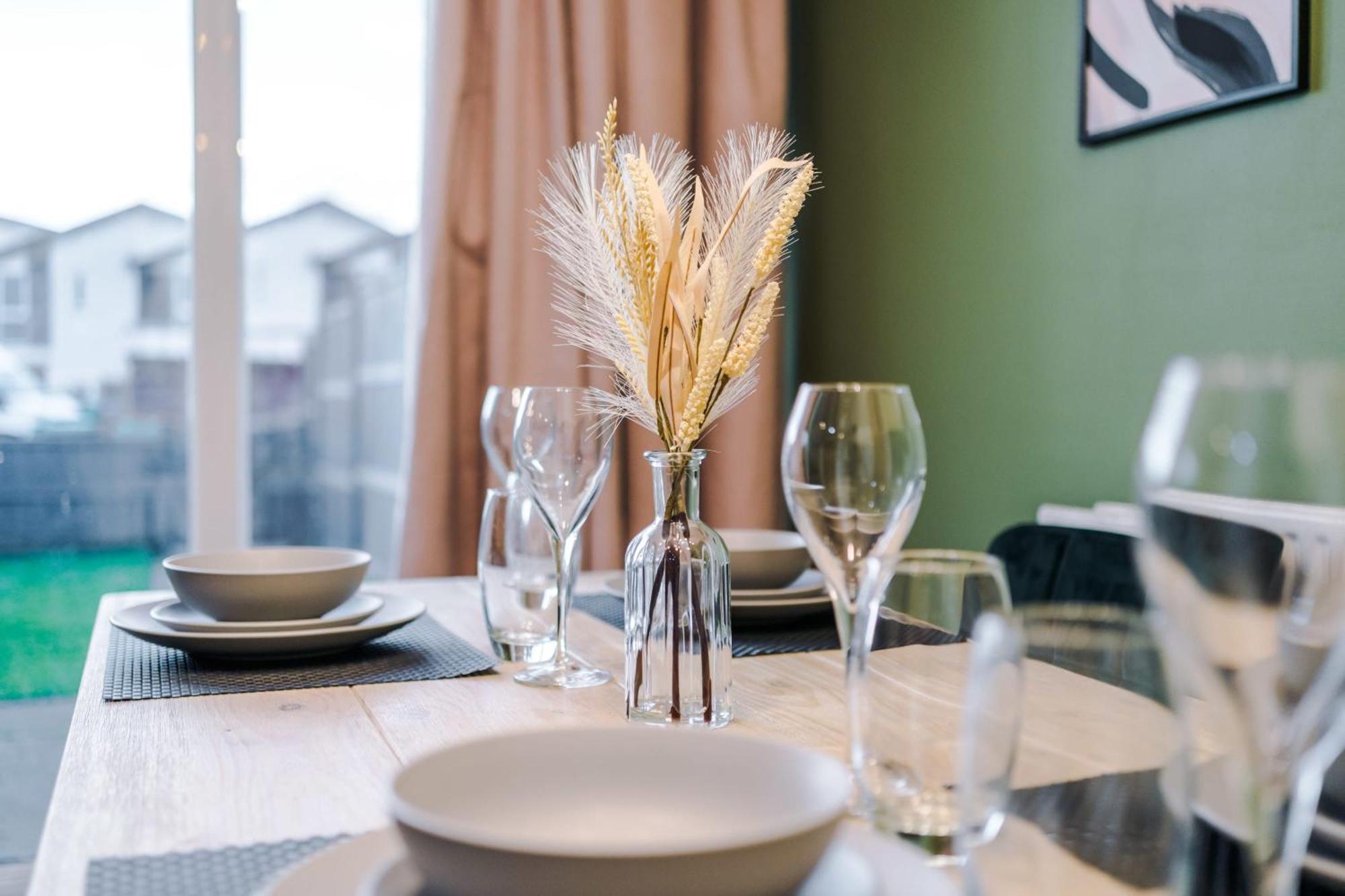 Villa Rest&Recharge At A Spacious Townhouse By The Etihad à Manchester Extérieur photo