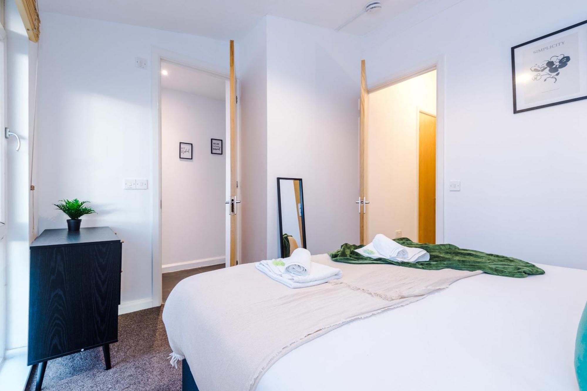 Villa Rest&Recharge At A Spacious Townhouse By The Etihad à Manchester Extérieur photo