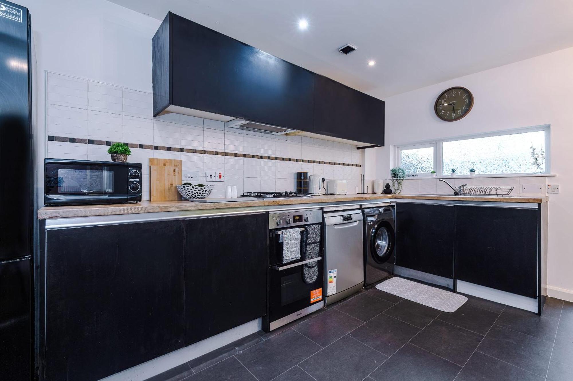 Villa Rest&Recharge At A Spacious Townhouse By The Etihad à Manchester Extérieur photo