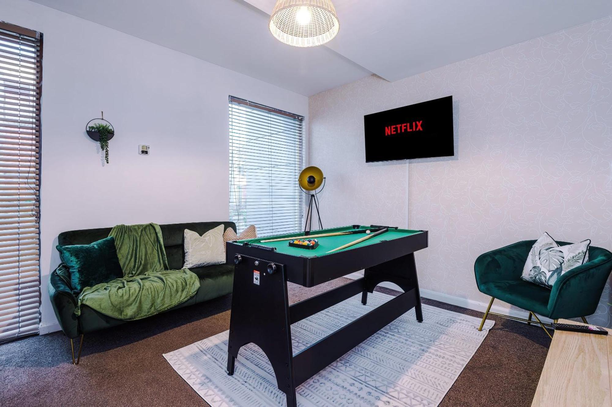 Villa Rest&Recharge At A Spacious Townhouse By The Etihad à Manchester Extérieur photo